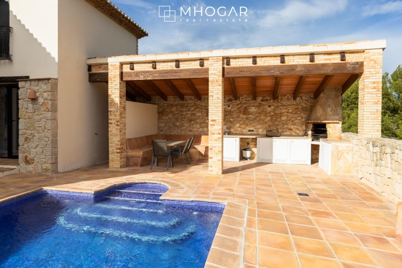 Rústica Elegancia - Casa de Campo a la venta en Benissa!